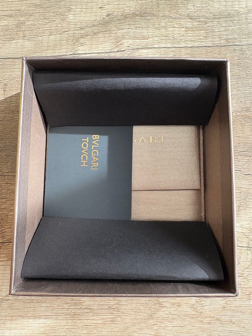 新品未使用・付属品完備】BVLGARI 三つ折り財布 箱・ギャランティ付き