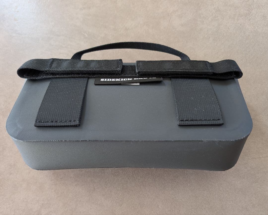YETI SIDEKICK DRY 1L チャコール ステッカー付き