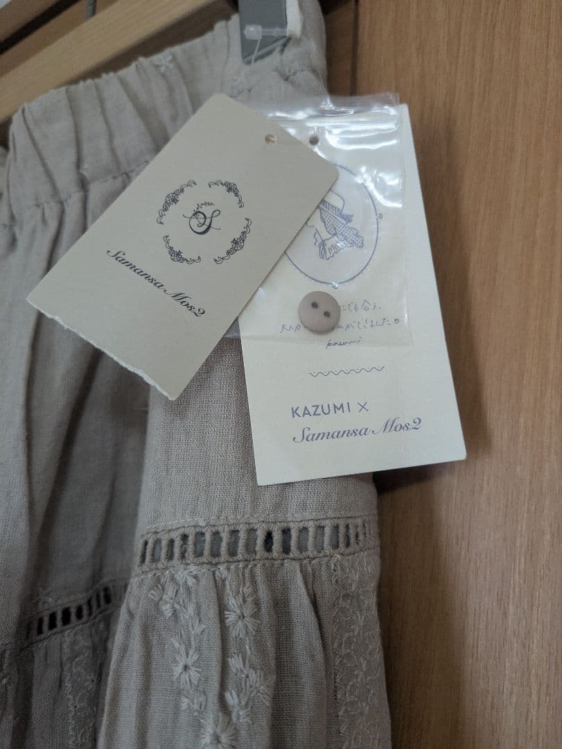 お値下げ☆サマンサモスモス　kazumi サス付刺繍スカート　新品未使用タグ付き