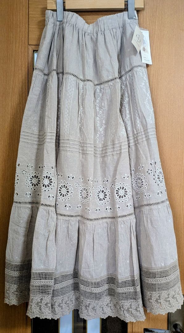 お値下げ☆サマンサモスモス　kazumi サス付刺繍スカート　新品未使用タグ付き