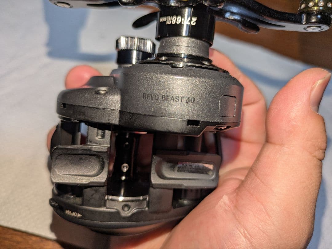 アブガルシア レボビースト40 REVO BEAST 40 右ハンドル　本体のみ