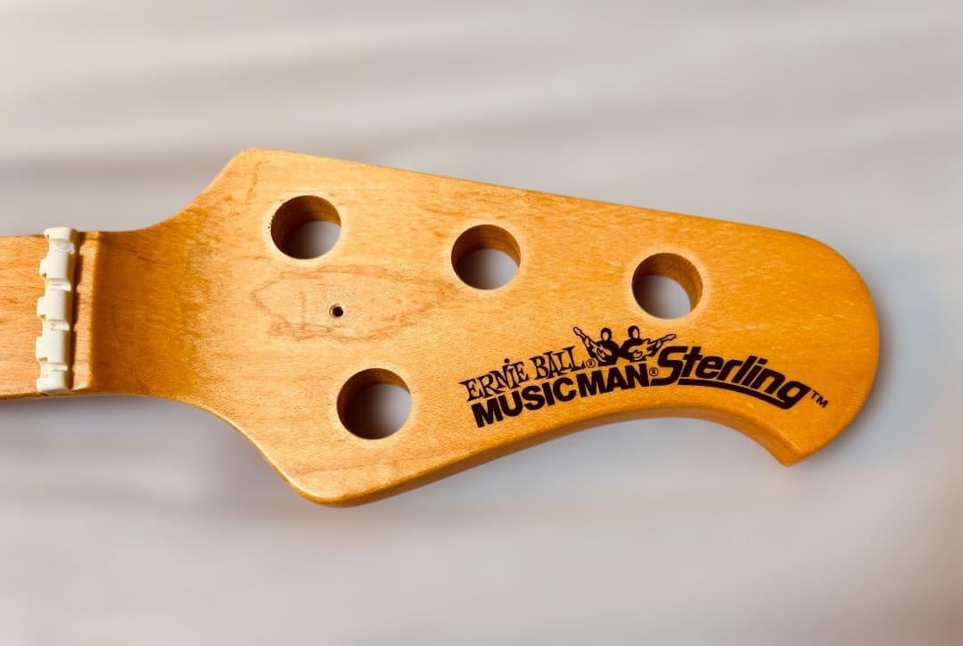 MUSICMAN STERLING USA ボディとネック