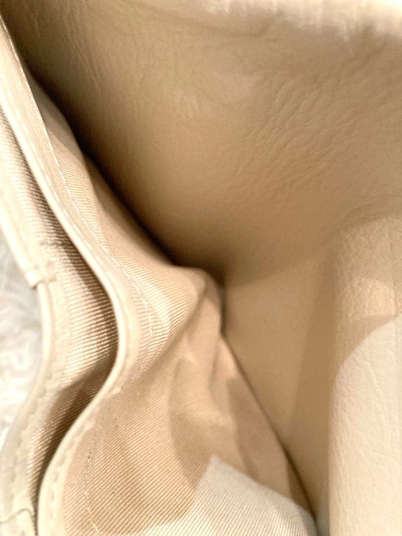 【美品】agnes b. レザー　がま口　二つ折り財布　ベージュ