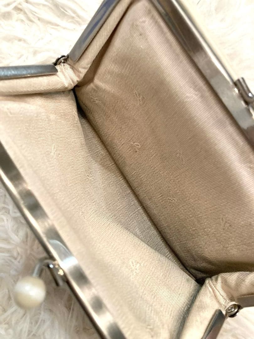 【美品】agnes b. レザー　がま口　二つ折り財布　ベージュ
