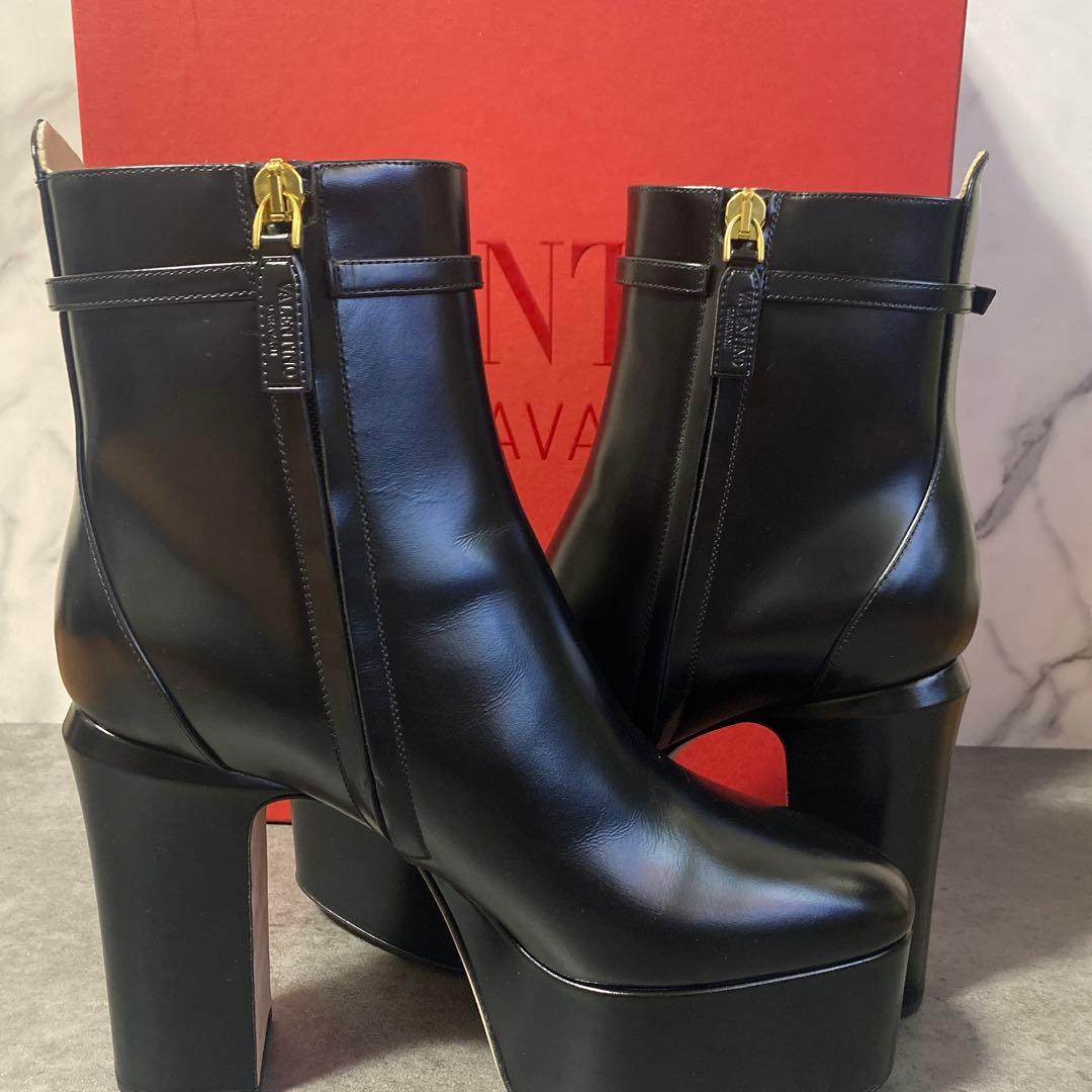 未使用品✨ 【Valentino】Vロゴ レザー アンクルブーツ ハイヒール　黒