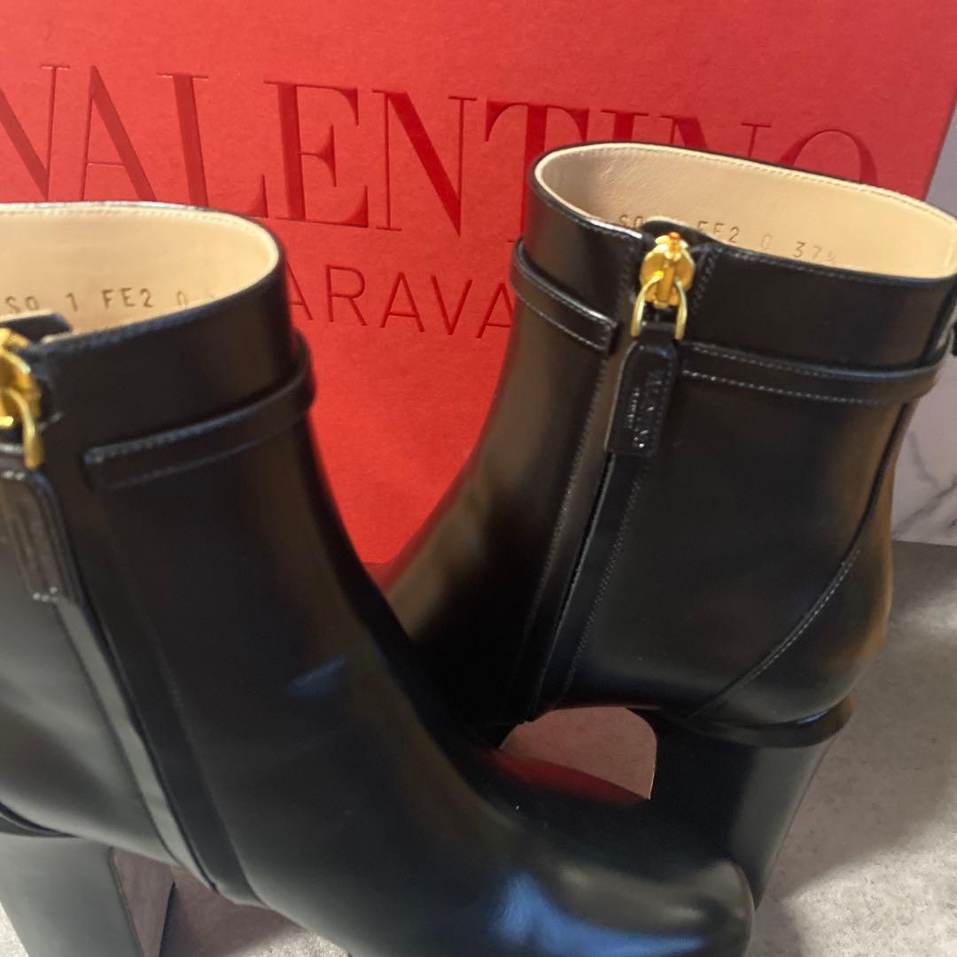 未使用品✨ 【Valentino】Vロゴ レザー アンクルブーツ ハイヒール　黒