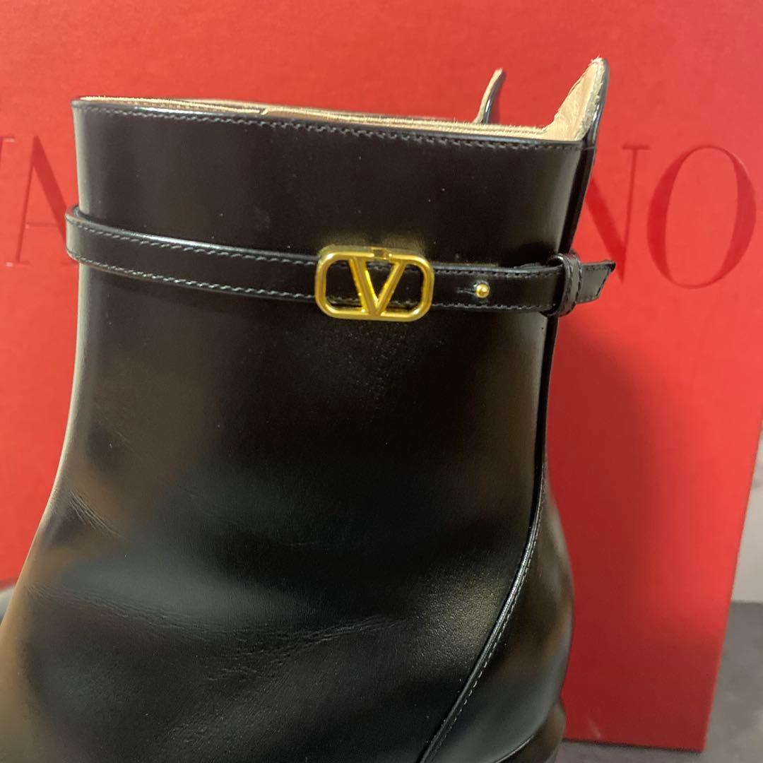 未使用品✨ 【Valentino】Vロゴ レザー アンクルブーツ ハイヒール　黒