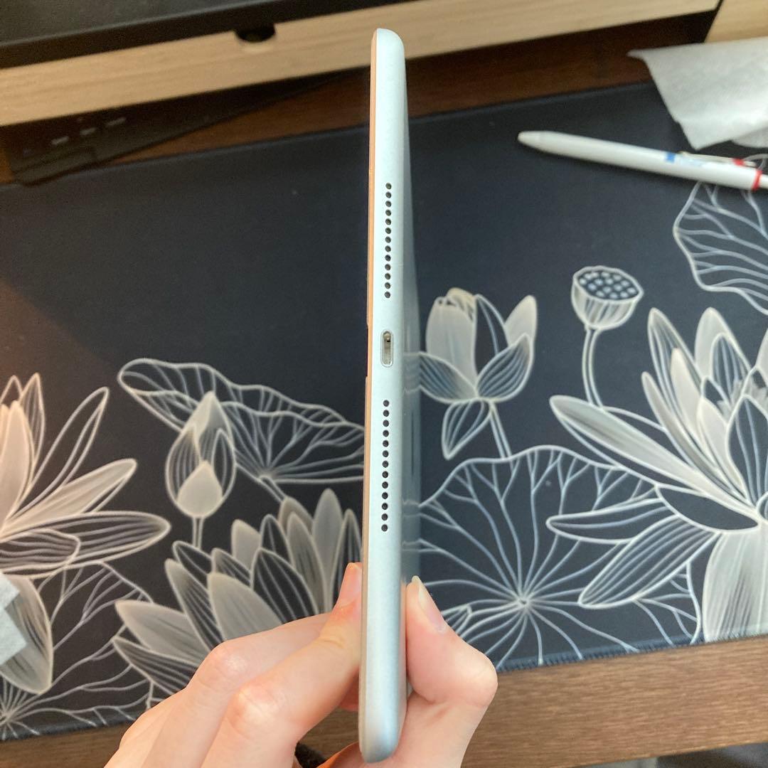 Apple iPad第7世代　シルバー　本体