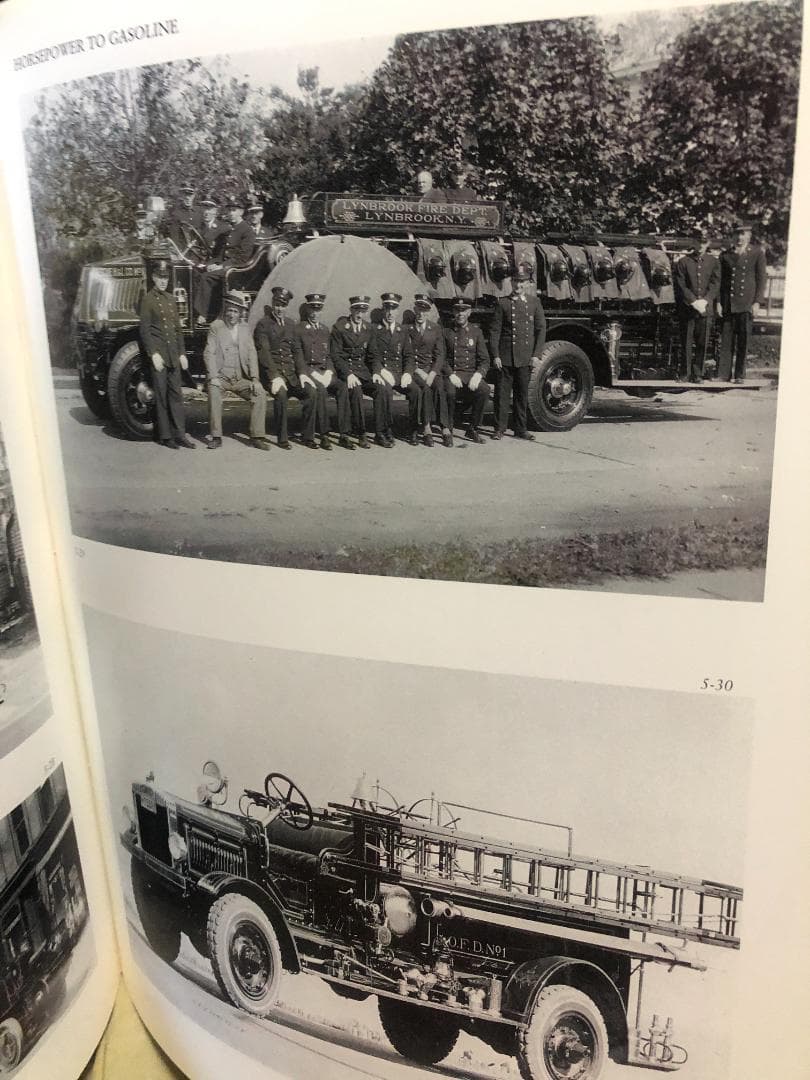 洋書 FIRE ENGINES IN NORTH AMERICA