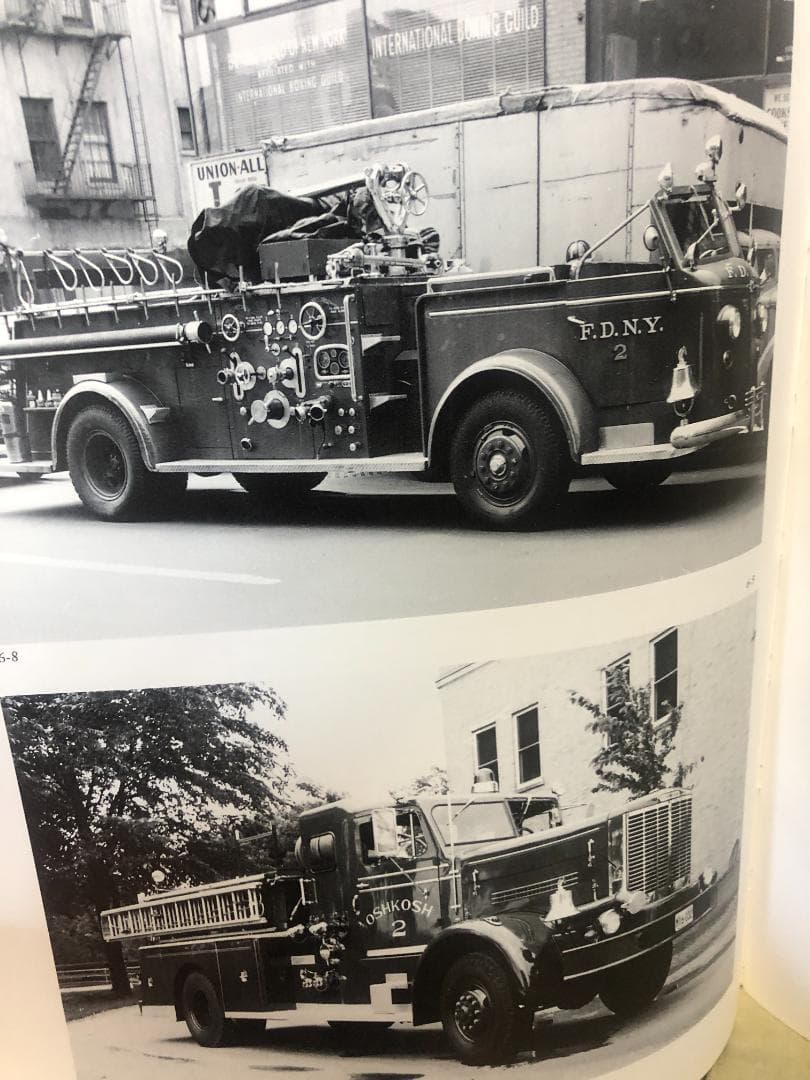 洋書 FIRE ENGINES IN NORTH AMERICA