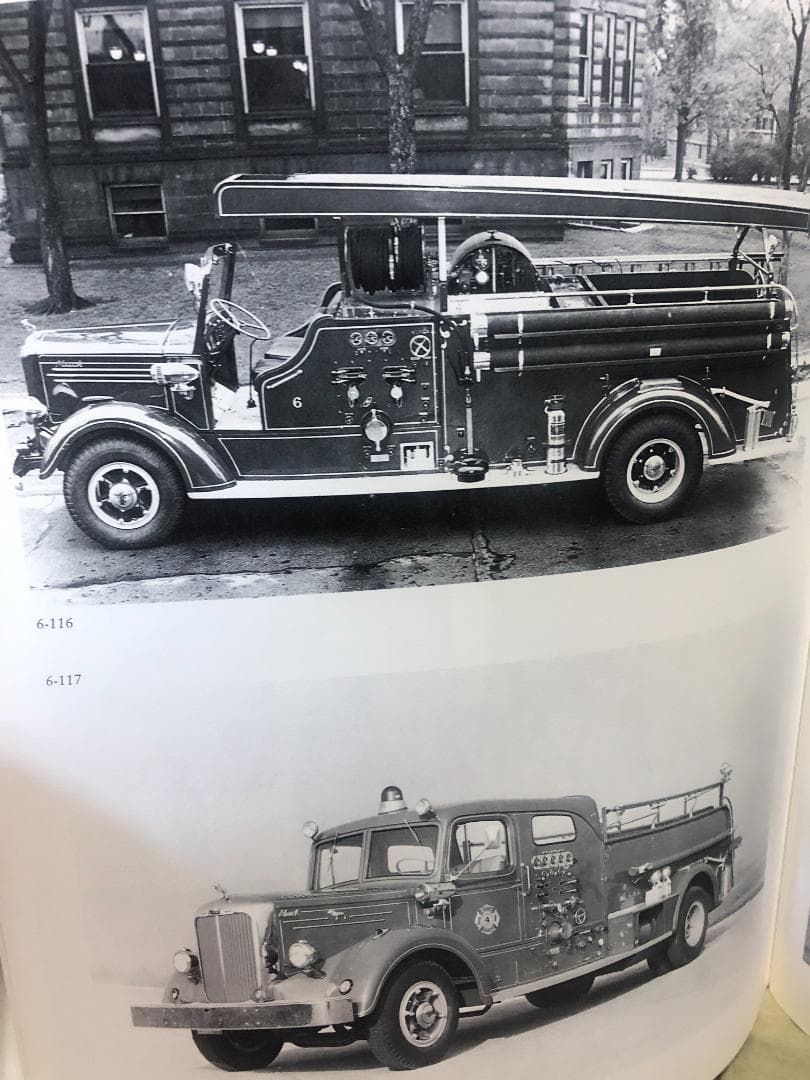 洋書 FIRE ENGINES IN NORTH AMERICA