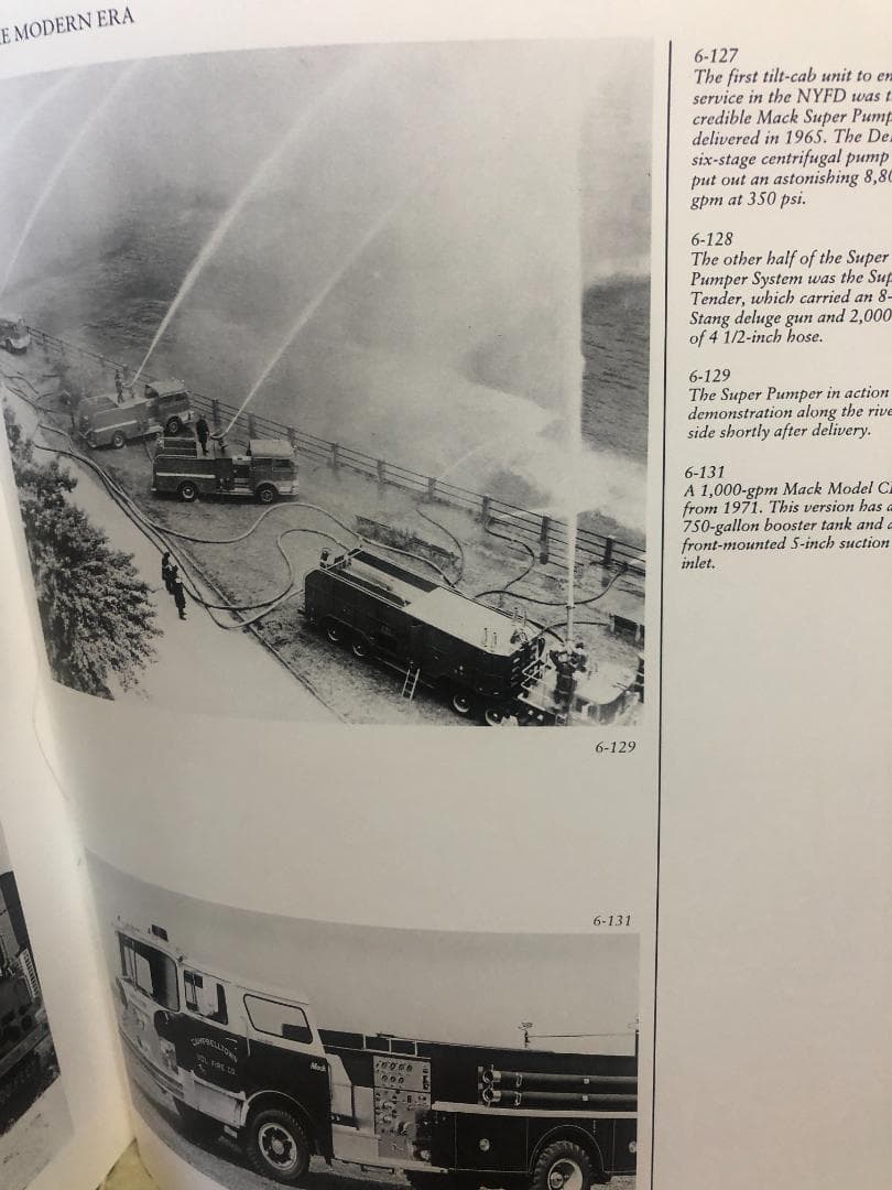 洋書 FIRE ENGINES IN NORTH AMERICA