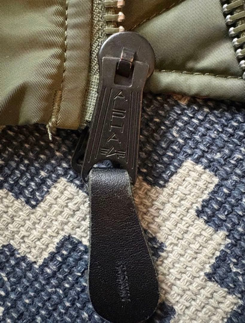 【美品】ストラップ付きAlpha Industries フライトジャケット