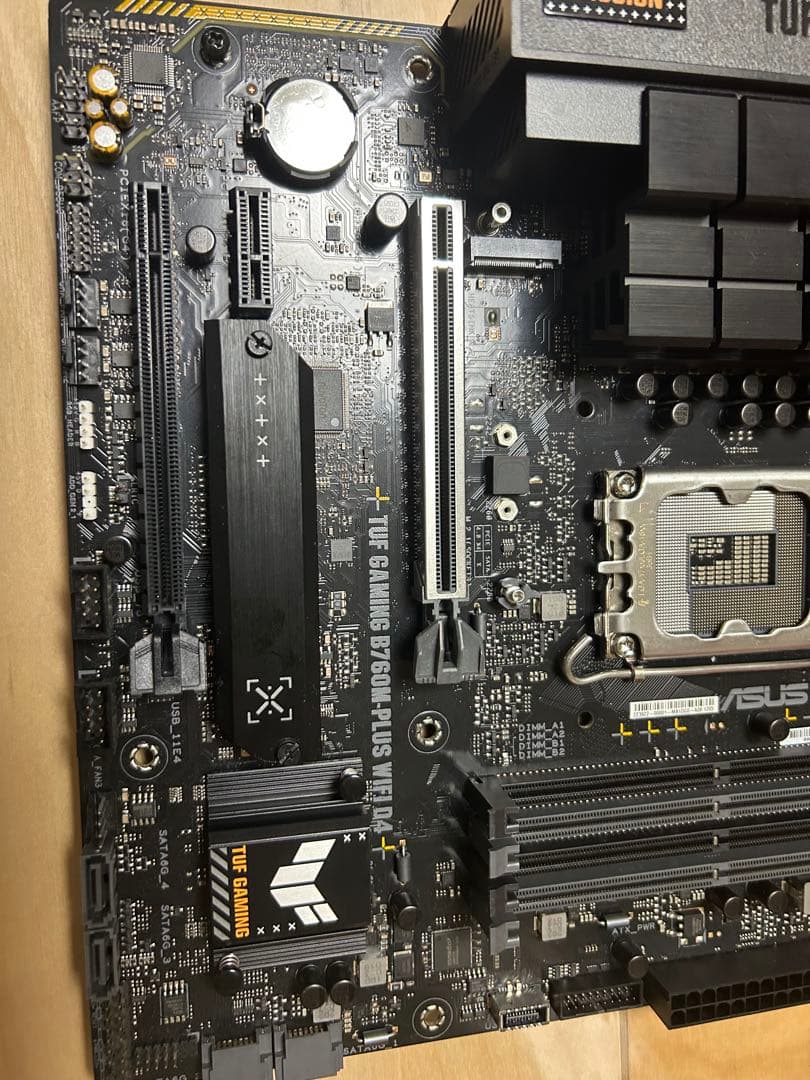 ASUS TUF GAMING B760M-PLUS WIFI D4 本体