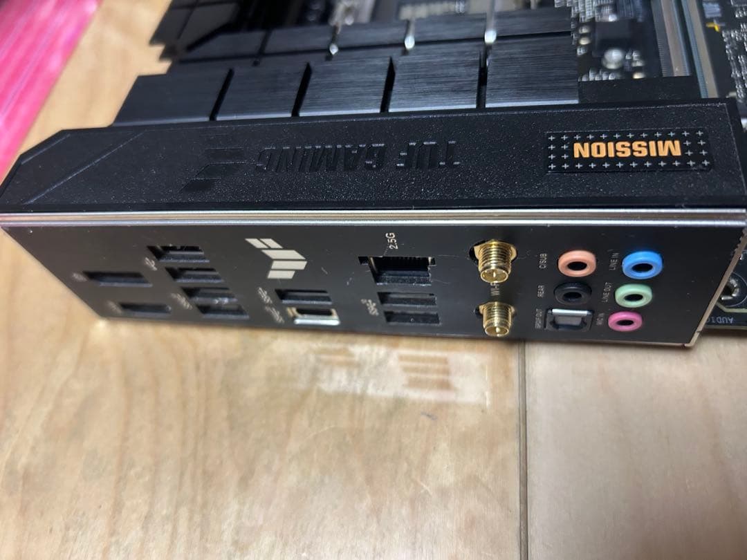 ASUS TUF GAMING B760M-PLUS WIFI D4 本体