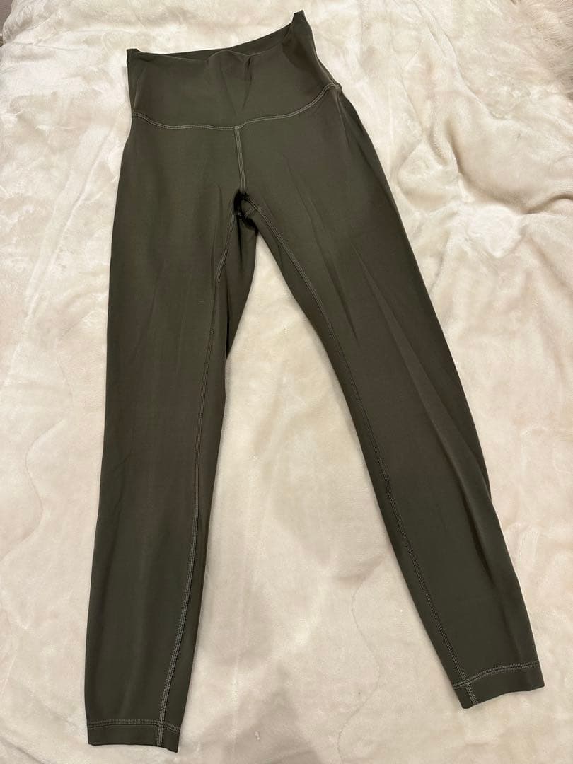 あ*ん様 ルルレモン レギンス&ブラトップ セット Army Green 色