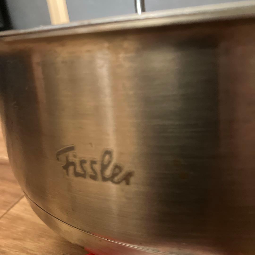 Fissler ステンレス 両手鍋 蓋付き 中型　内径24、高さ8センチ