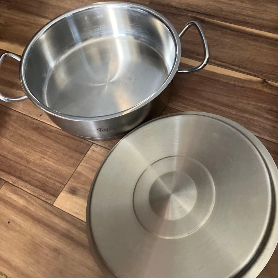 Fissler ステンレス 両手鍋 蓋付き 中型　内径24、高さ8センチ