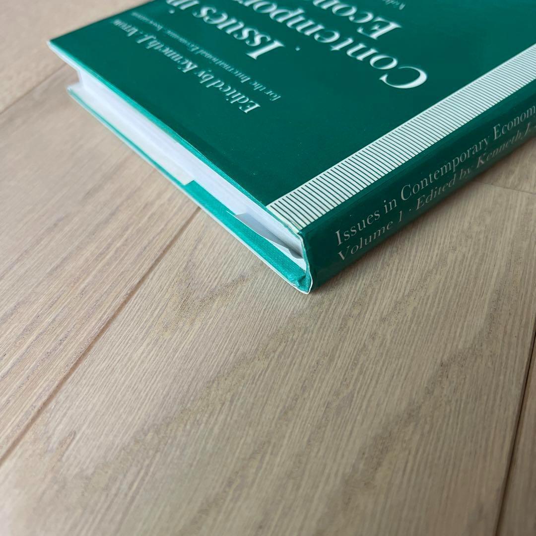 洋書 Issues in Contemporary Economics