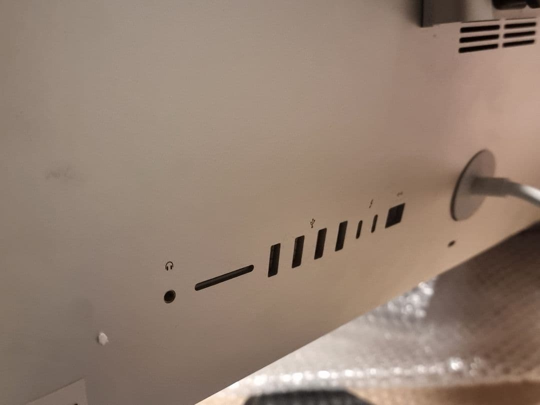 iMac 21.5 4K Core i5 / 8GB / 1TB 2019　本体