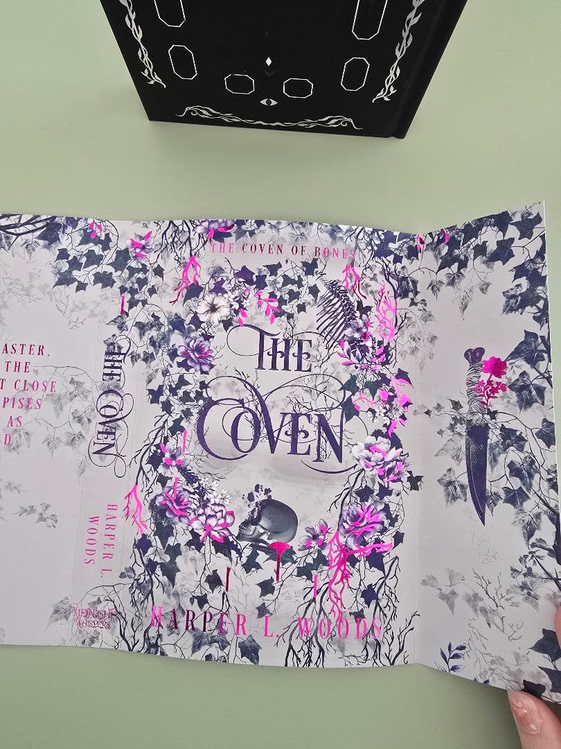 洋書 The Coven&The Cursed MidnightWhispersBox