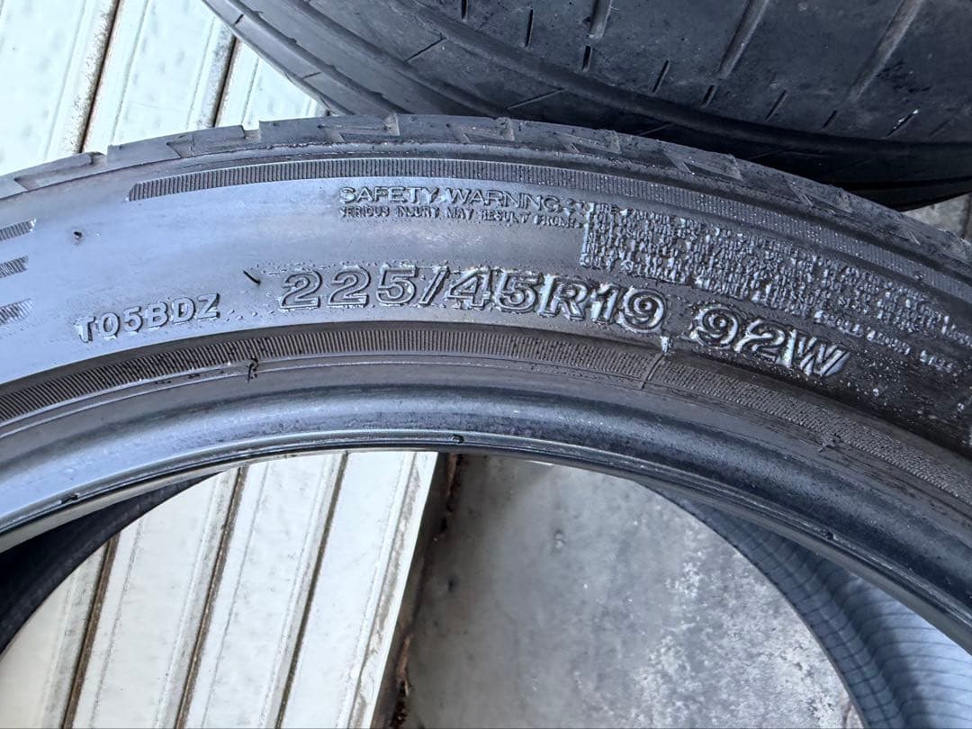トランザ T005A 225/45R19 タイヤ 2本中古