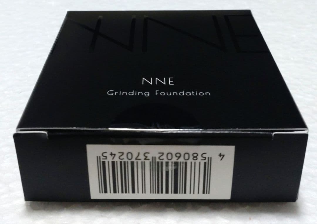 NNE グラインディングファンデーション　ニュートラル（専用 ケース付き）