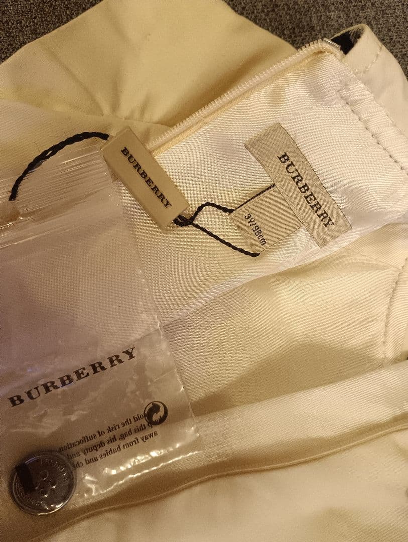 未使用　BURBERRY ワンピース 3Y　98cm