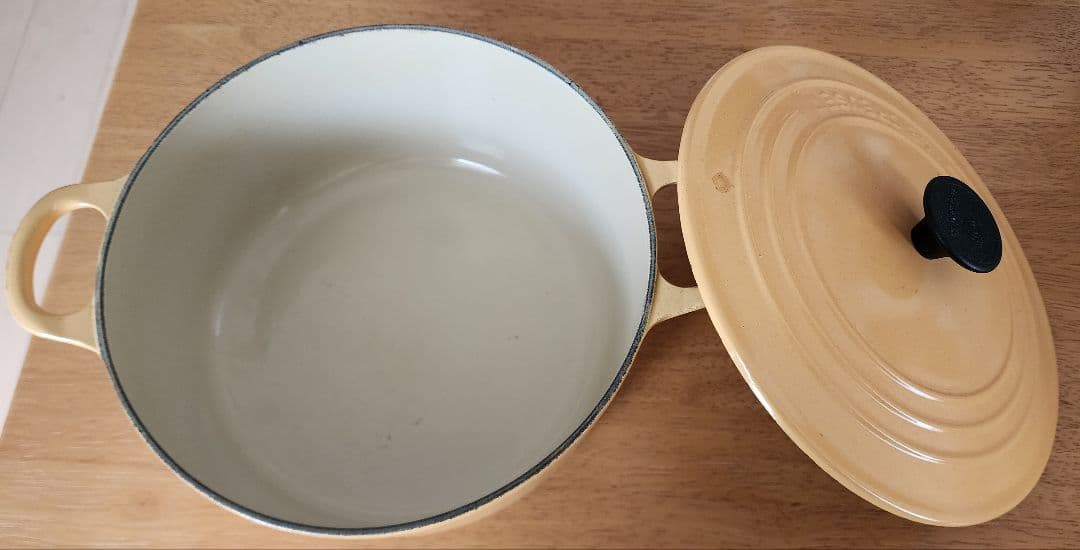 LE CREUSET　ル・クルーゼ　ココット・ロンド　イエロー 22cm