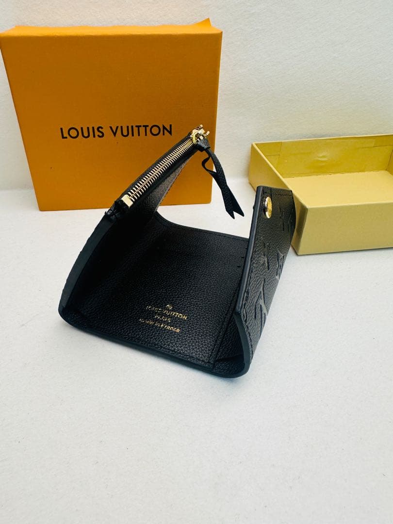 ルイヴィトン 黒 モノグラム 二つ折り財布 LVロゴ 美品