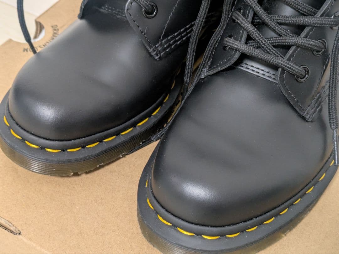 う*ん様 【美品】Dr. Martens 8ホール