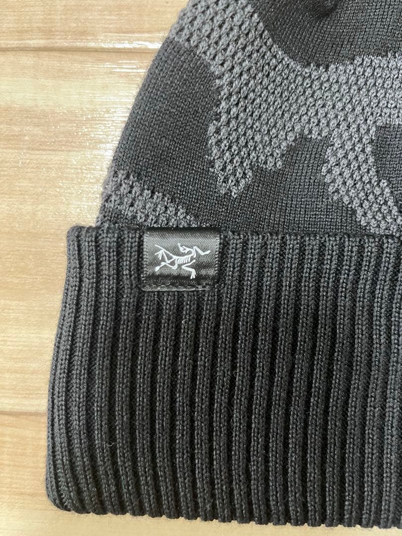 ARCTERYX グロットリブトークBlack/Graphite NA ニット帽