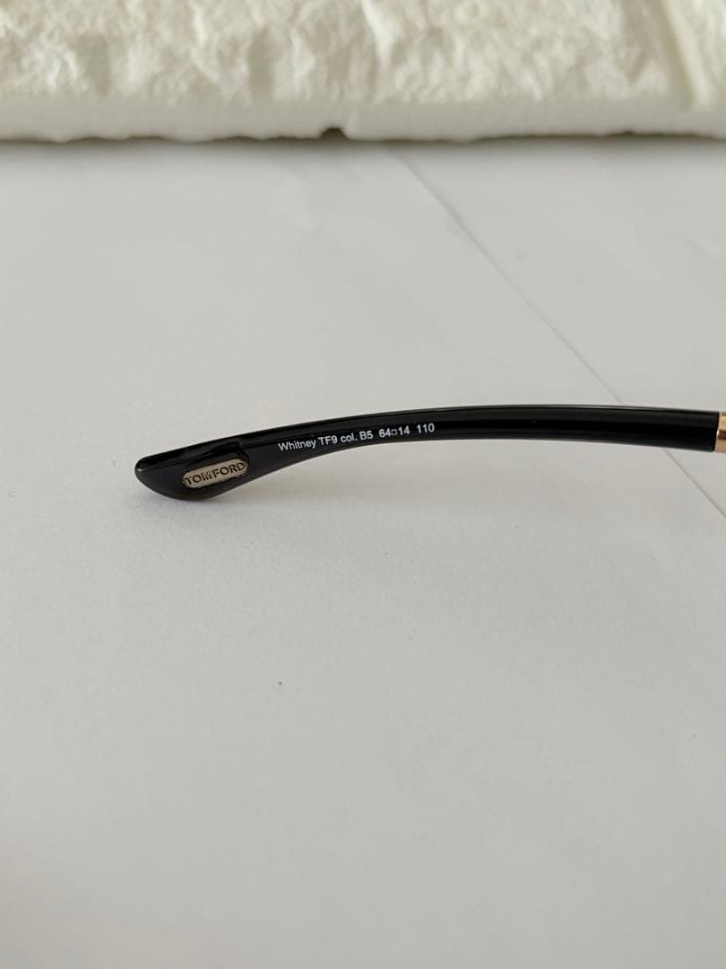 TOM FORD トムフォード ブラック サングラス　whitney TF9