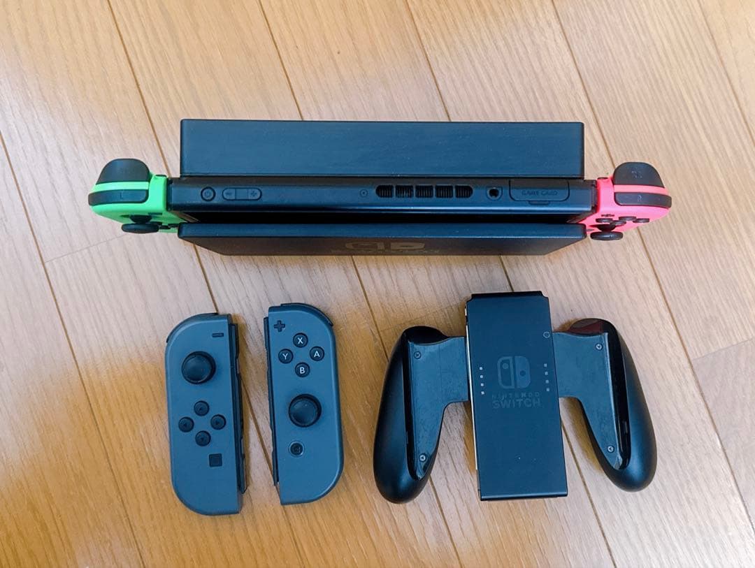 Nintendo Switch本体（ジョイコン2組、microSDカード付き）