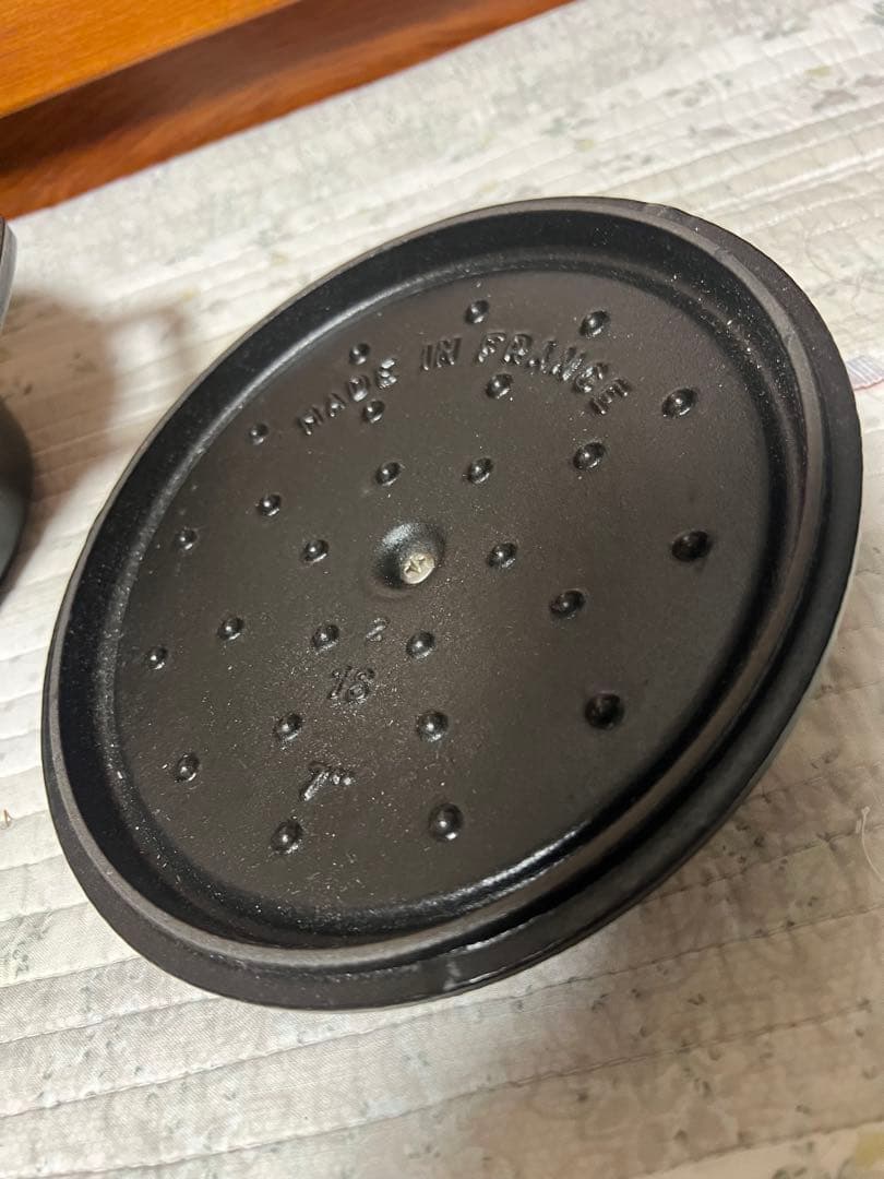 新品未使用　STAUB ストウブ ココット ラウンド 18cm ブラック 鋳物鍋