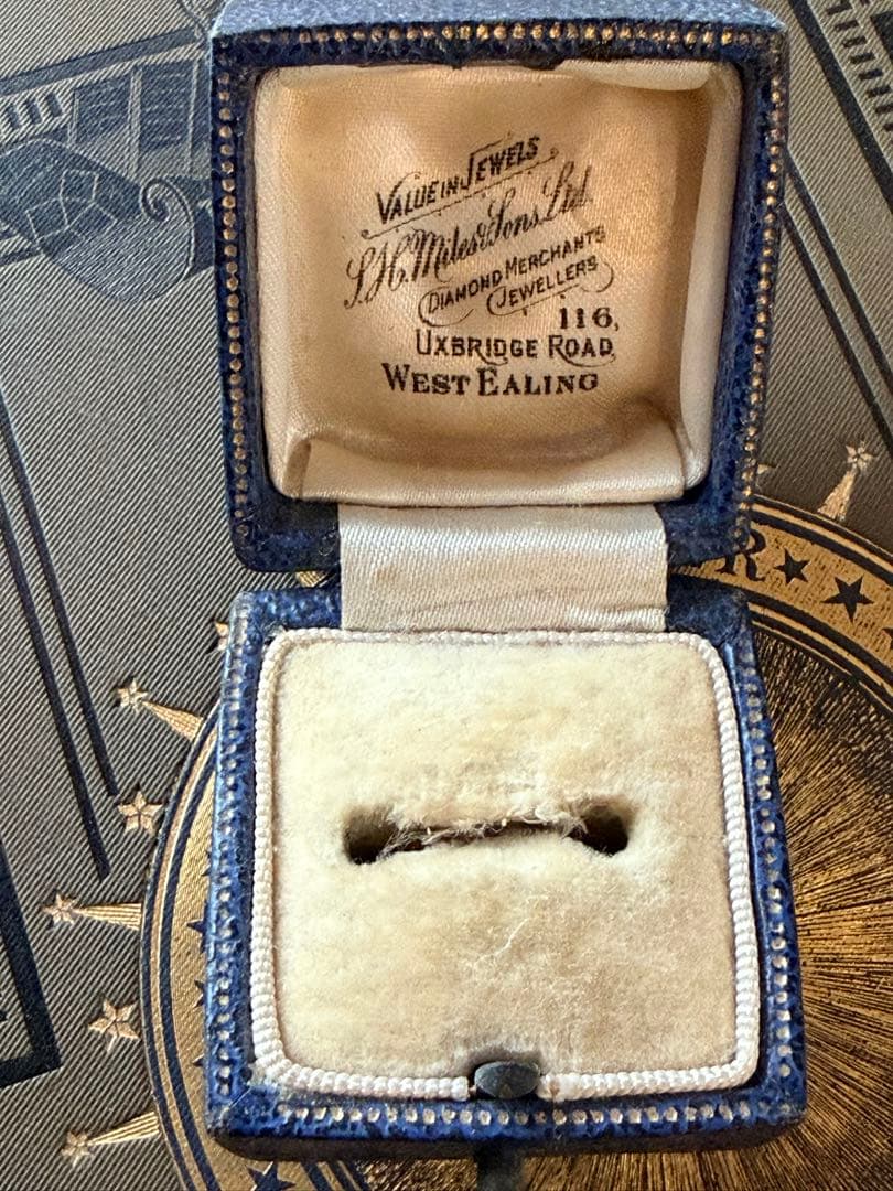 イギリス　ジュエリーボックス　アクセサリーケース　アンティーク リングケース