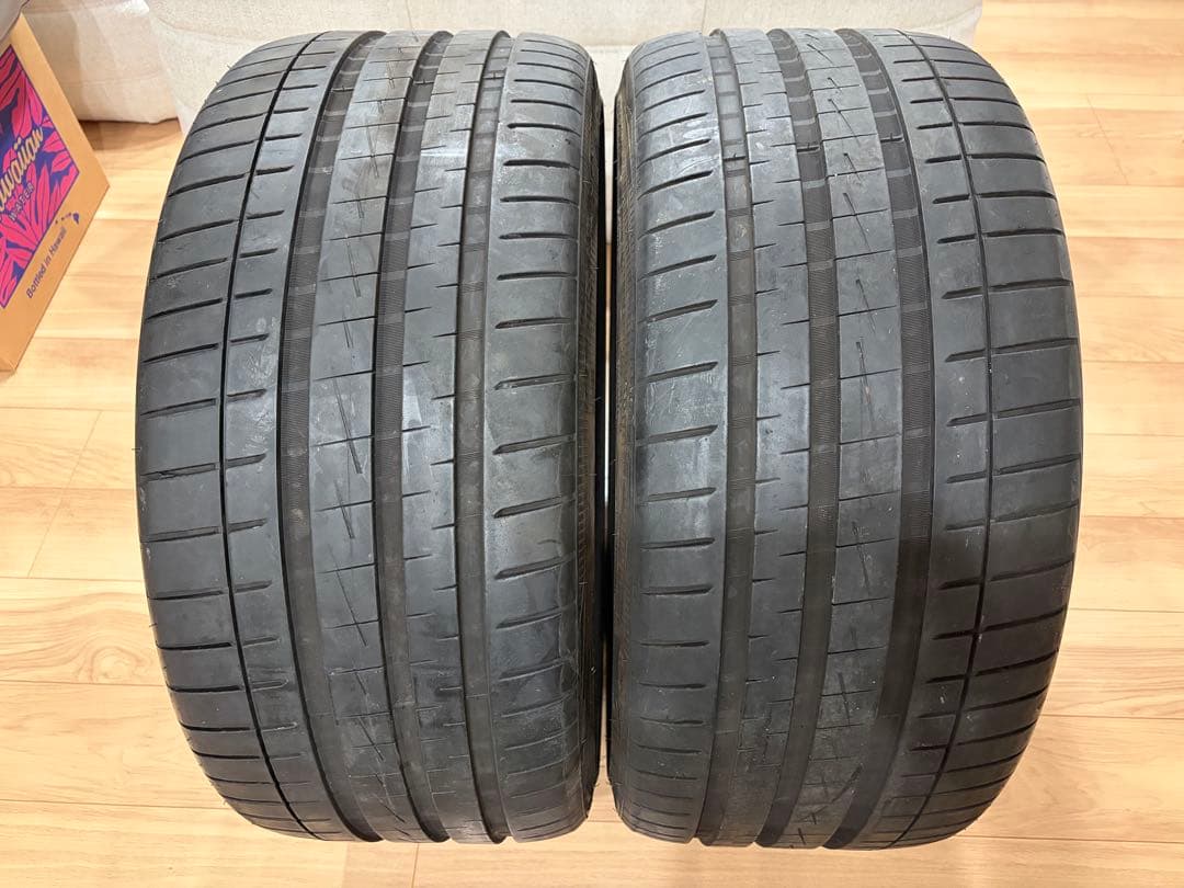 中古タイヤ Vredestein 295/30ZR24 2本セット 24インチ