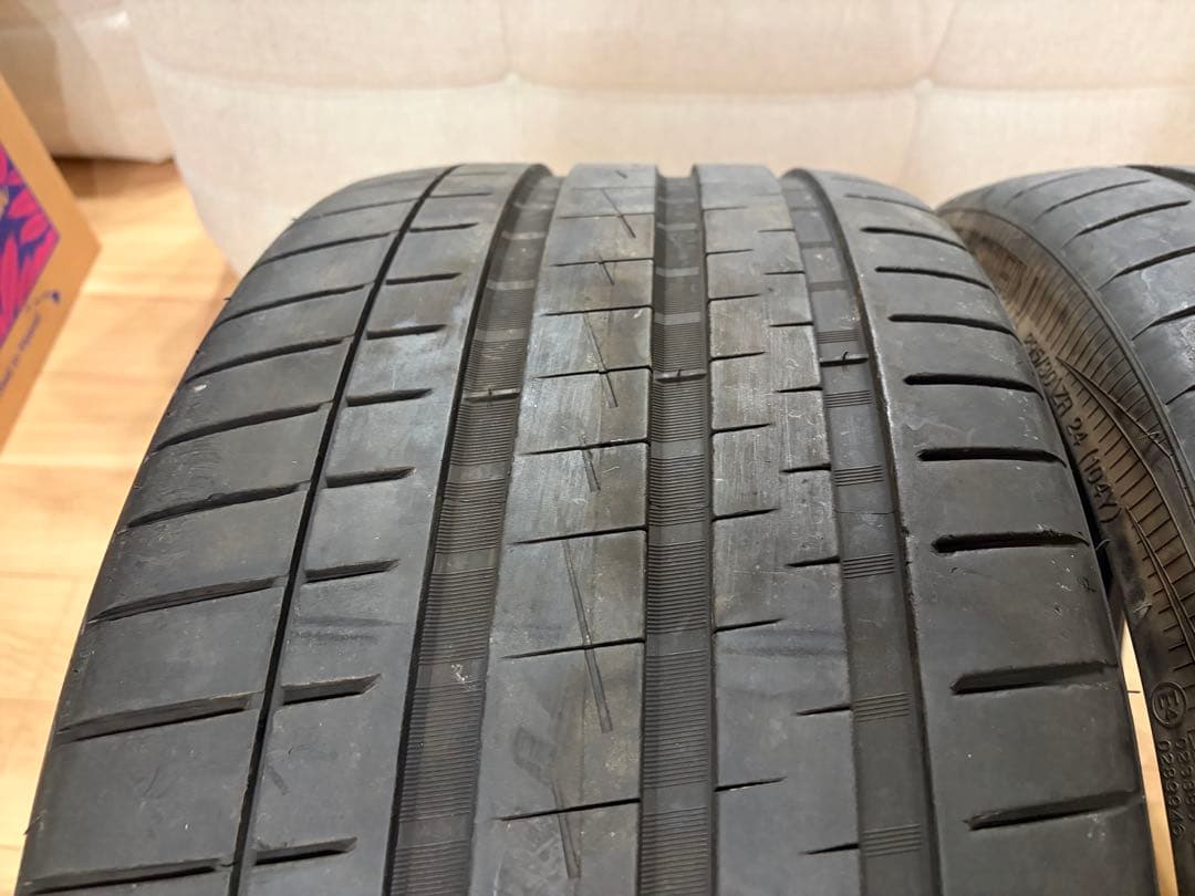 中古タイヤ Vredestein 295/30ZR24 2本セット 24インチ