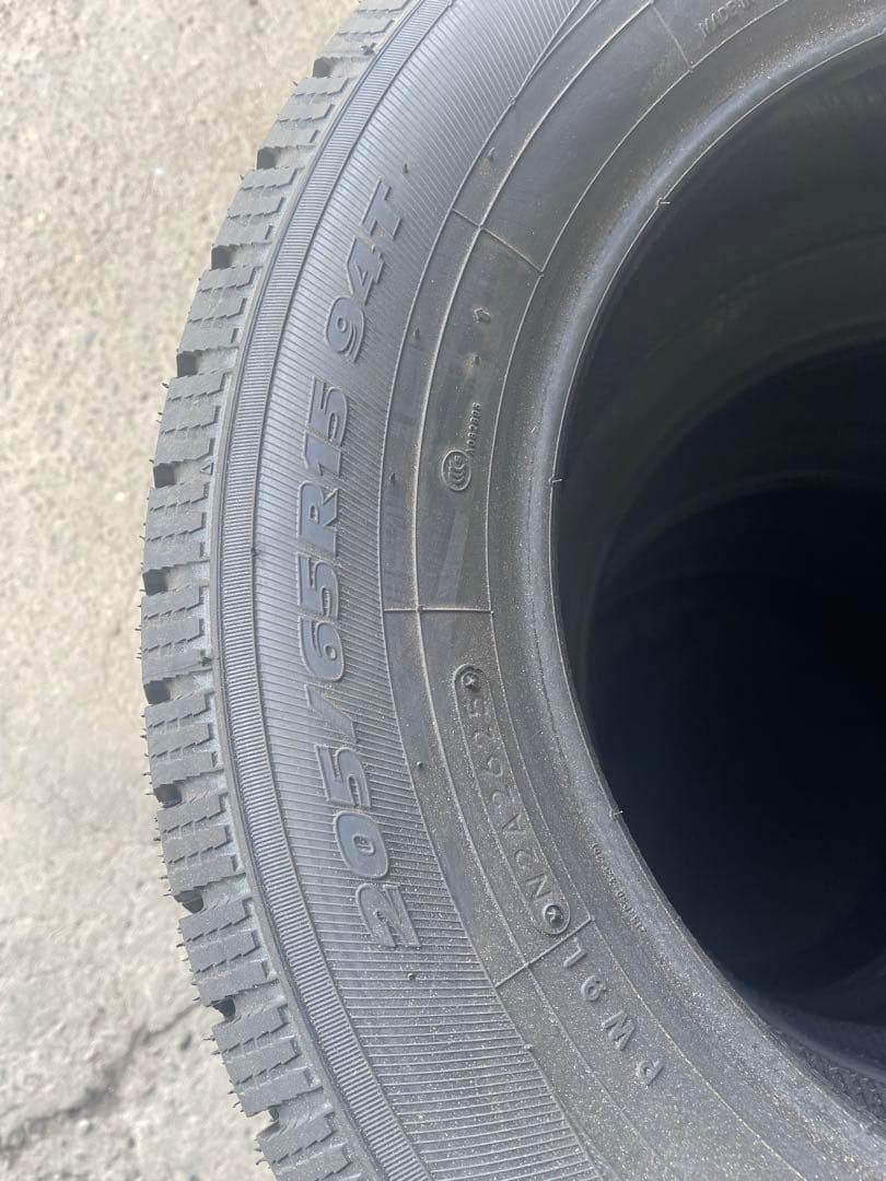 スタッドレスタイヤ 205/65R15 94T