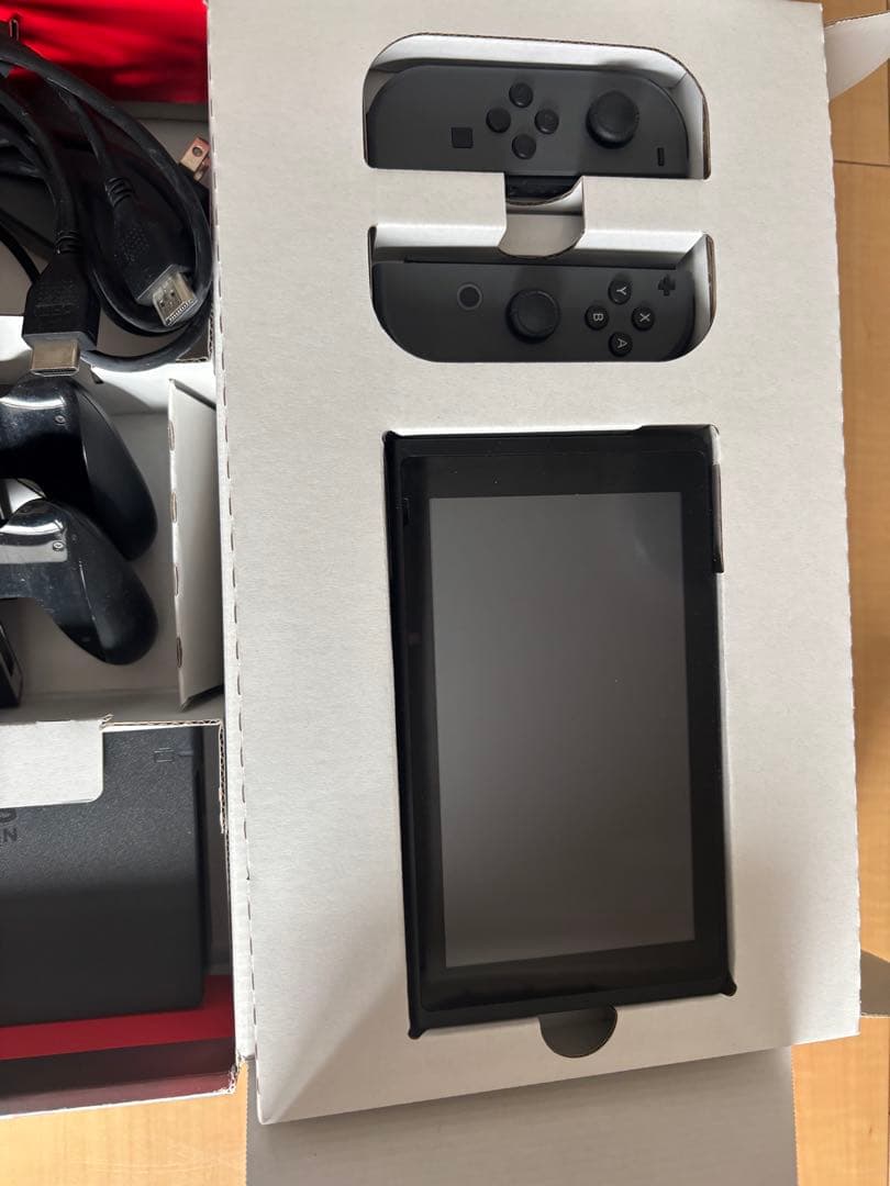 Nintendo Switch 本体と付属品 Switch用ケース付き