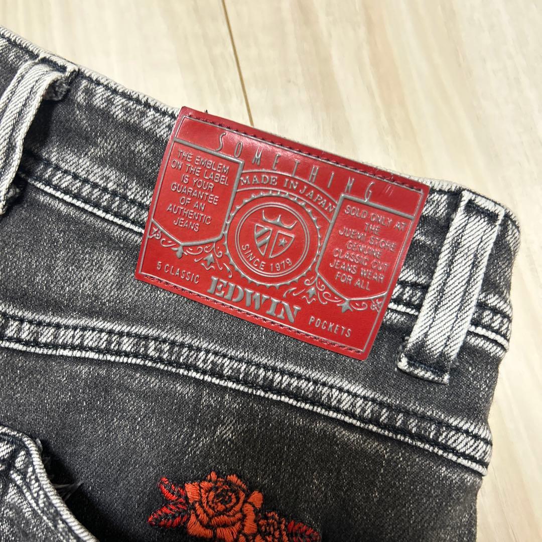 Juemi EDWIN SOMETINGブラック ワイドレッグデニム ローズ刺繍