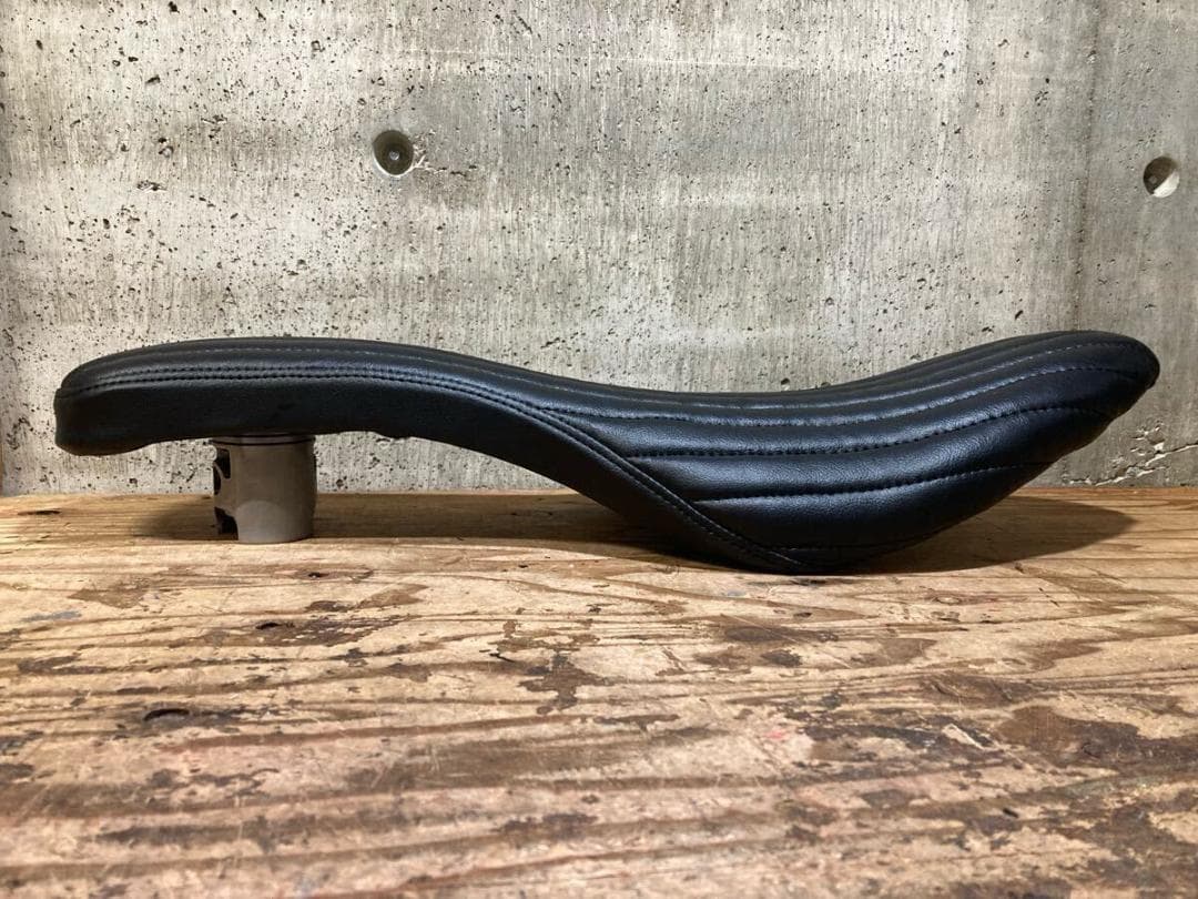 送料無料 コブラシート S ハーレー トライアンフ SR チョッパー