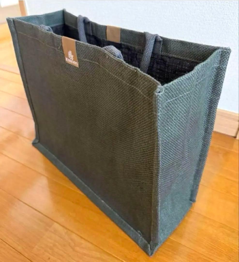 エミレーツ航空　ファーストクラス　❶アメニティセット➕ ❷基礎化粧品➕ ❸手帳
