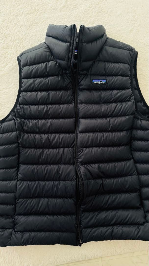 Patagonia ブラック ダウンベスト