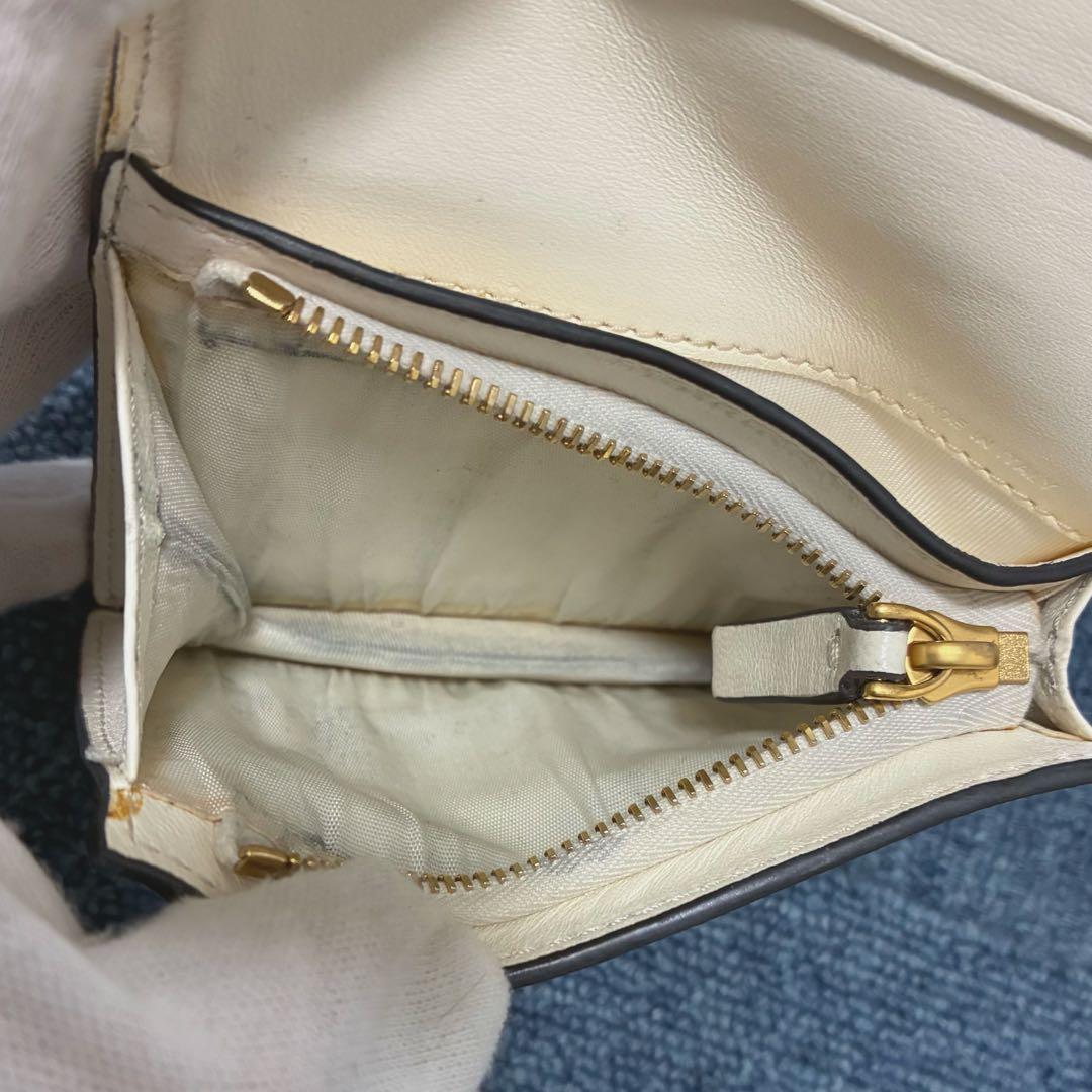 良品】valentino garavani 二つ折り財布　スタッズ　レザー