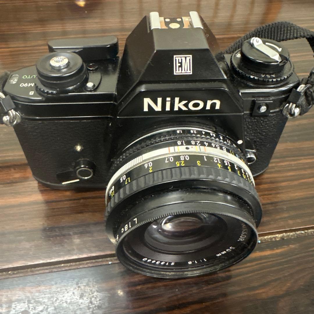Nikon EM フィルムカメラ Nikkor 50mmレンズ付き