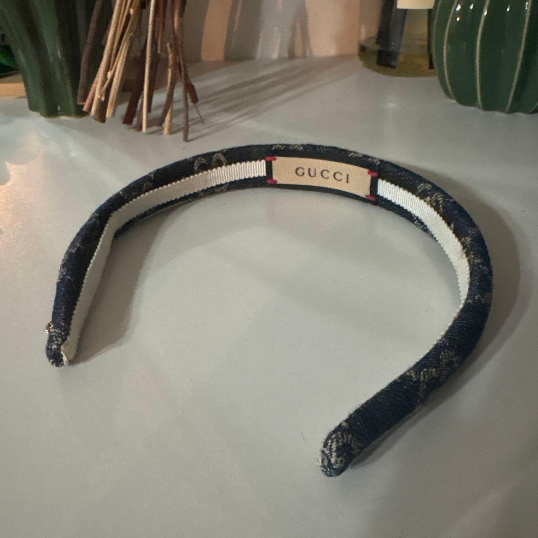 GUCCI デニム ヘアバンド ロゴ入り
