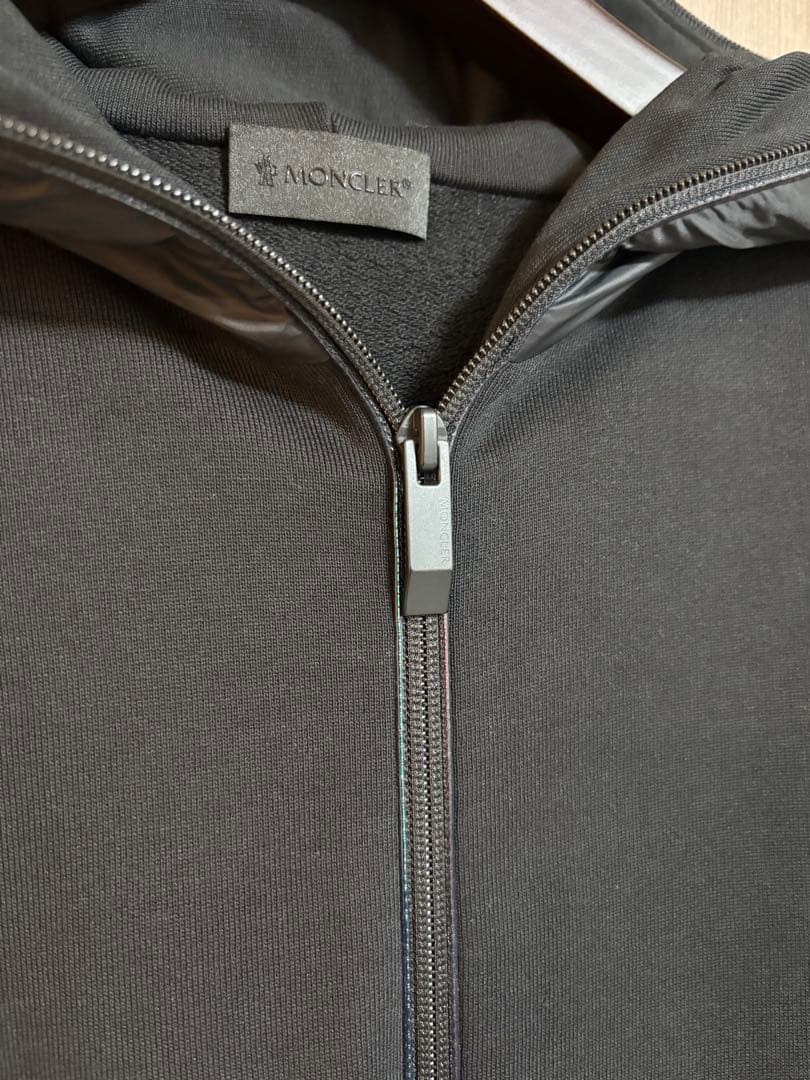 【アンリ】MONCLER＜モンクレール＞ ジップアップフーディ 黒 Ｌ