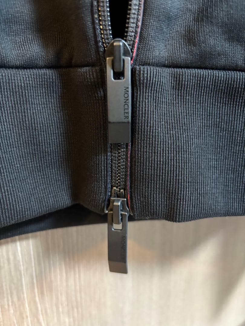 【アンリ】MONCLER＜モンクレール＞ ジップアップフーディ 黒 Ｌ