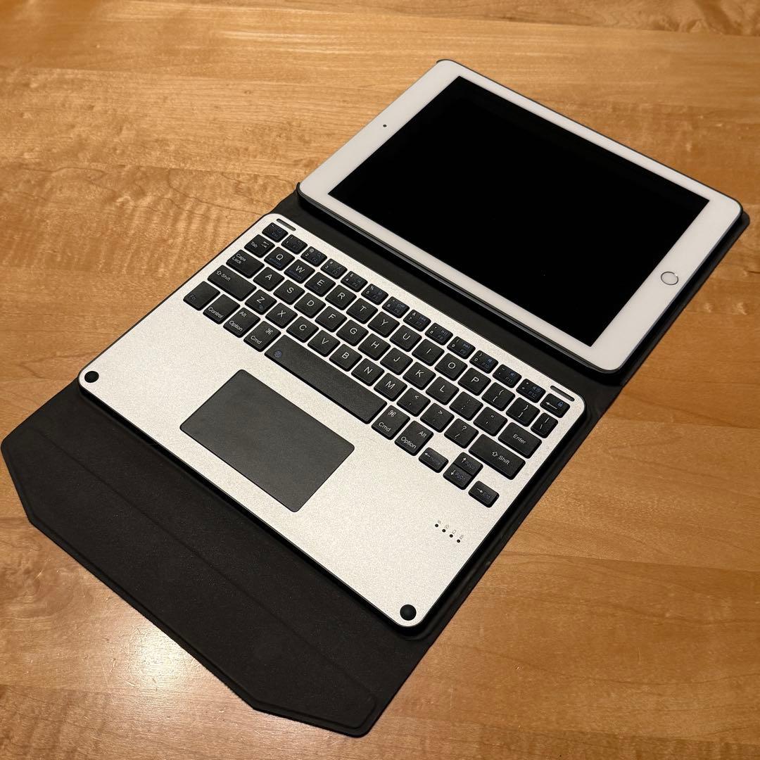 iPad 第5世代 32GB Wi-Fi キーボード付 バッテリー73.5%